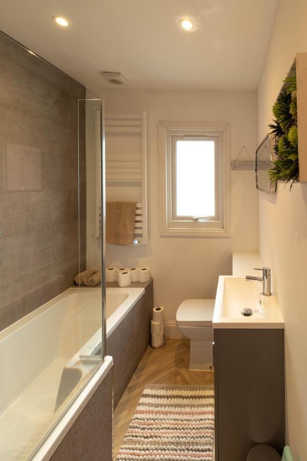 Lovely 2- Bedroom Apartment With Stunning Sea Views Worthing Exterior foto